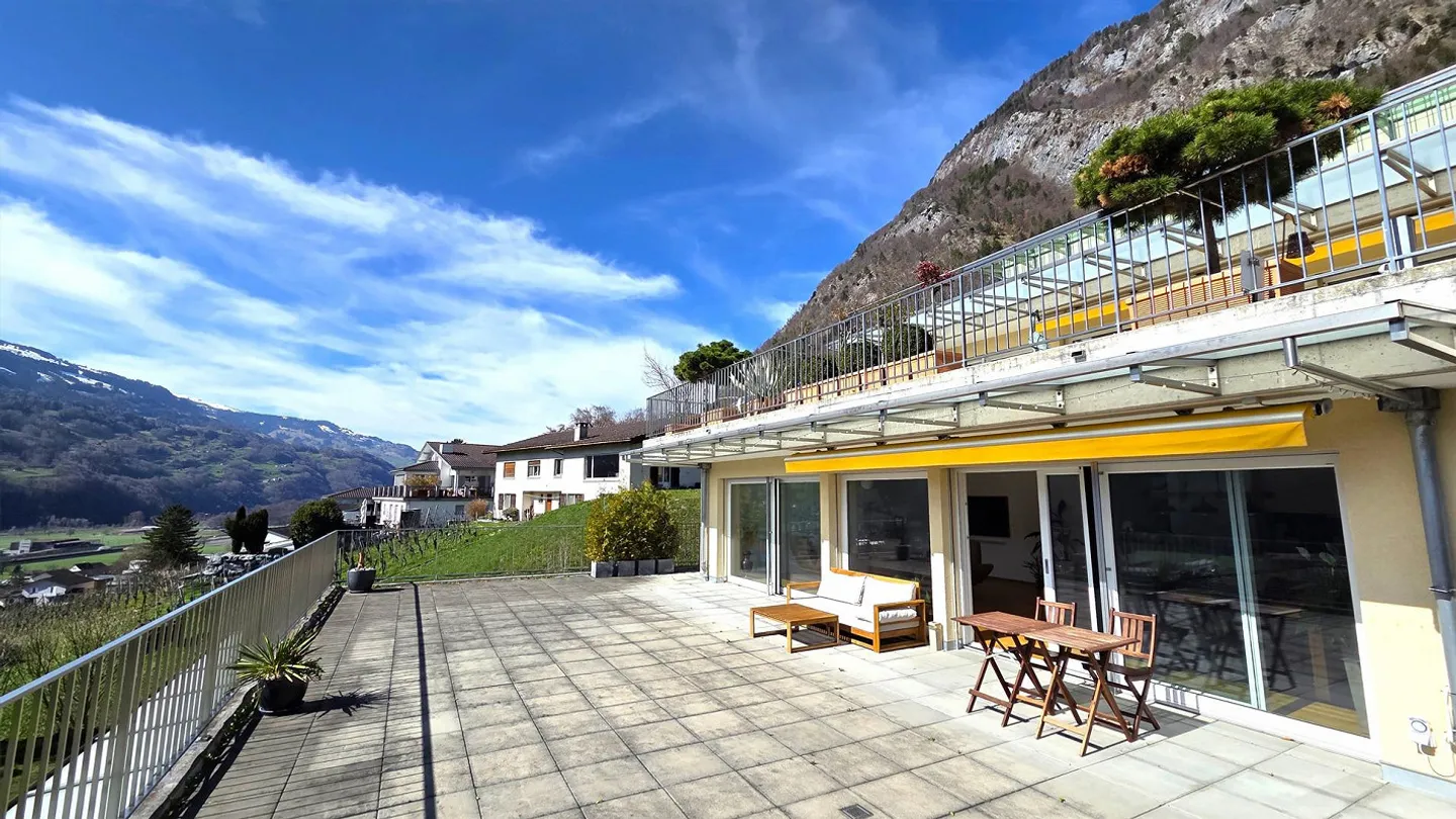 Appartement en terrasse de 5 ½ pièces, presque neuf, avec la plus belle vue sur la vallée du côté ensoleillé - Photo 13 sur 17