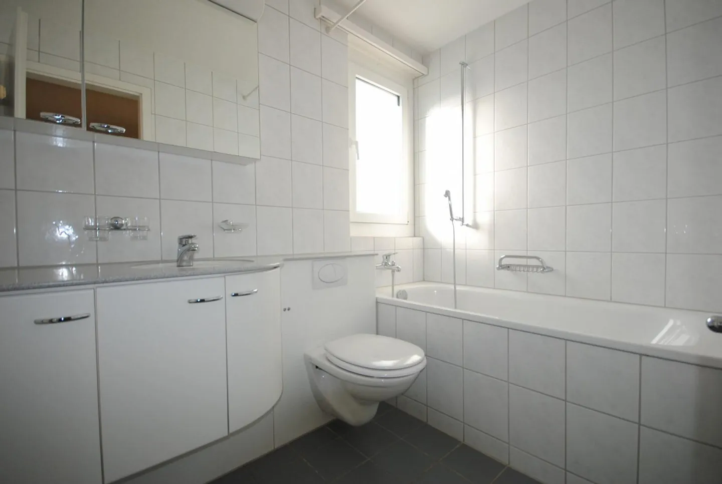 Cozy apartment near city center and directly at the train station! - Photo 4 of 7
