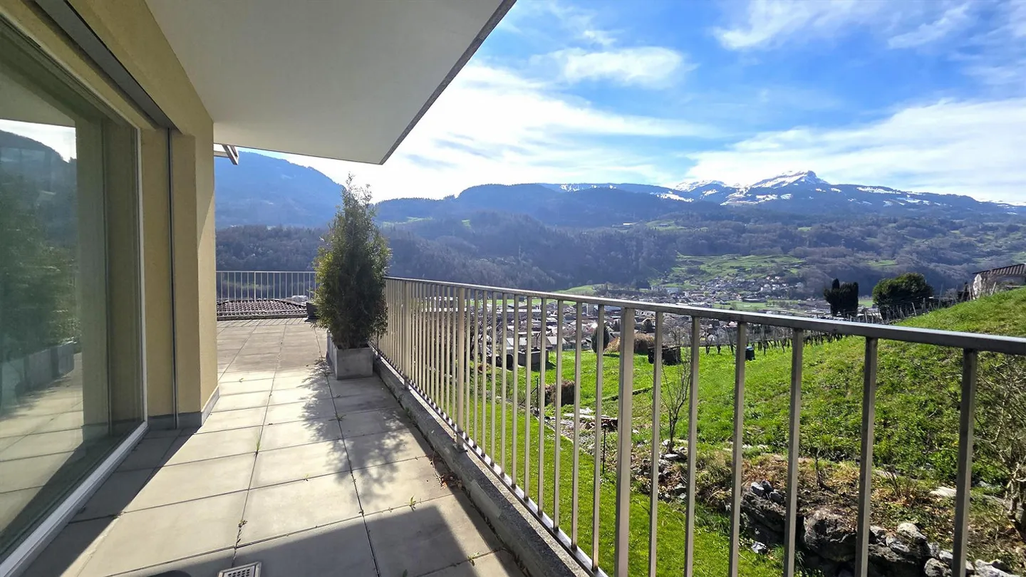 Appartement en terrasse de 5 ½ pièces, presque neuf, avec la plus belle vue sur la vallée du côté ensoleillé - Photo 15 sur 17