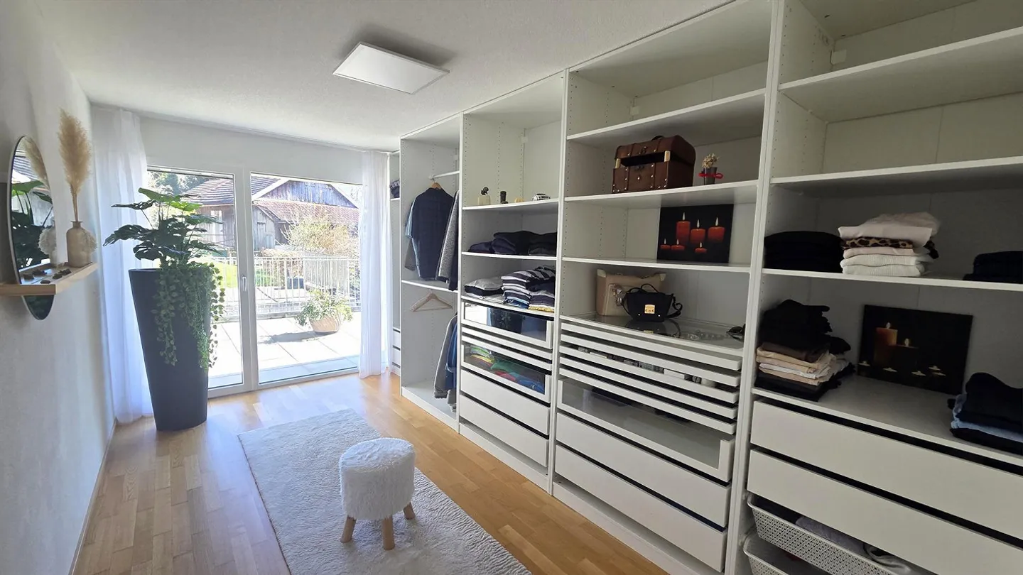 Appartement en terrasse de 5 ½ pièces, presque neuf, avec la plus belle vue sur la vallée du côté ensoleillé - Photo 10 sur 17