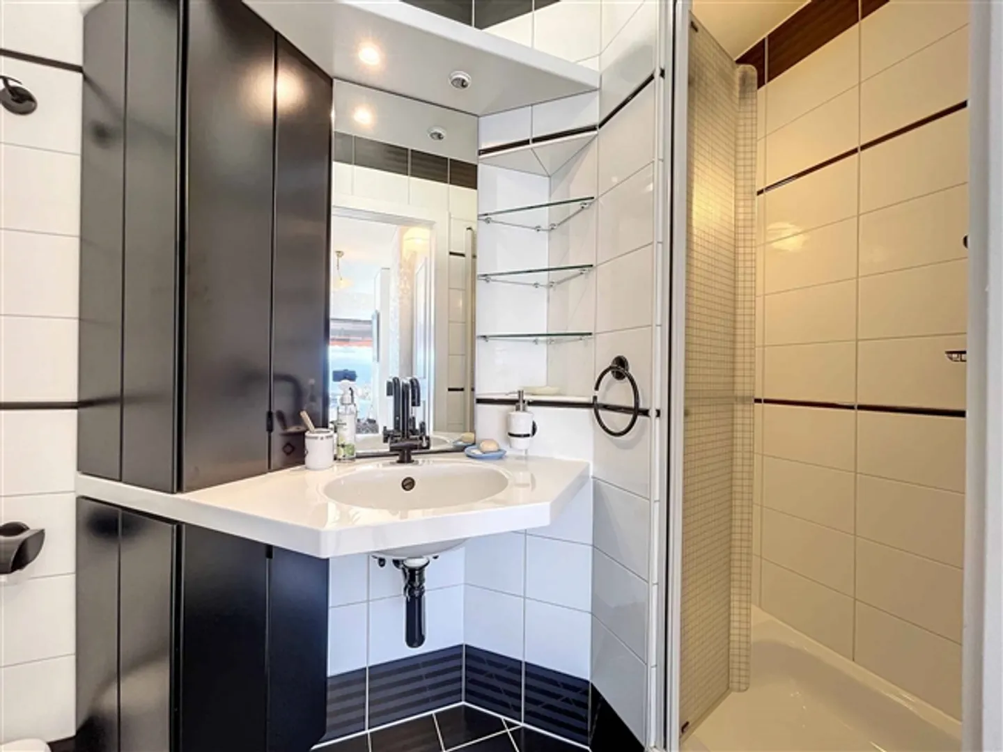 Detached villa with 6.5 rooms and panoramic views of Lake Geneva - Photo 13 of 13