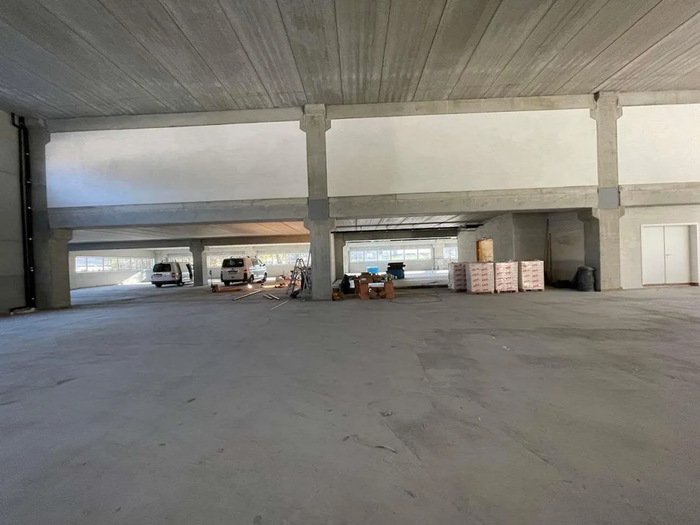 Modern spaces in new warehouse - Photo 5 of 12