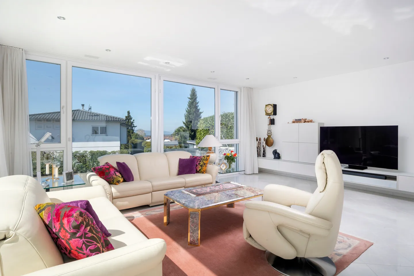 Panoramic view at its finest: Top-modern single-family house with pool - Photo 4 of 11