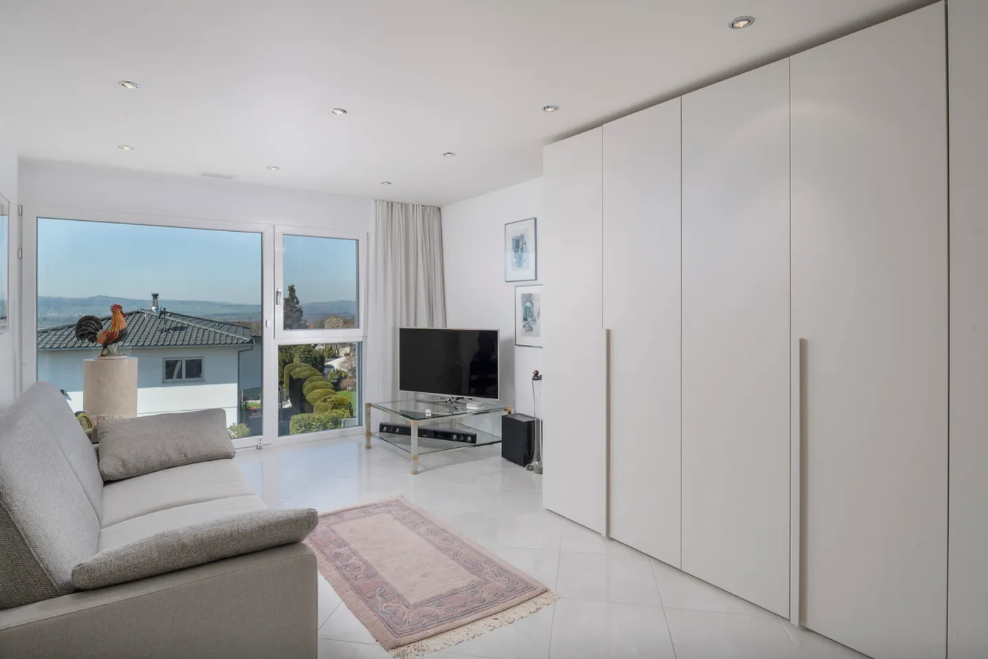 Panoramic view at its finest: Top-modern single-family house with pool - Photo 6 of 11