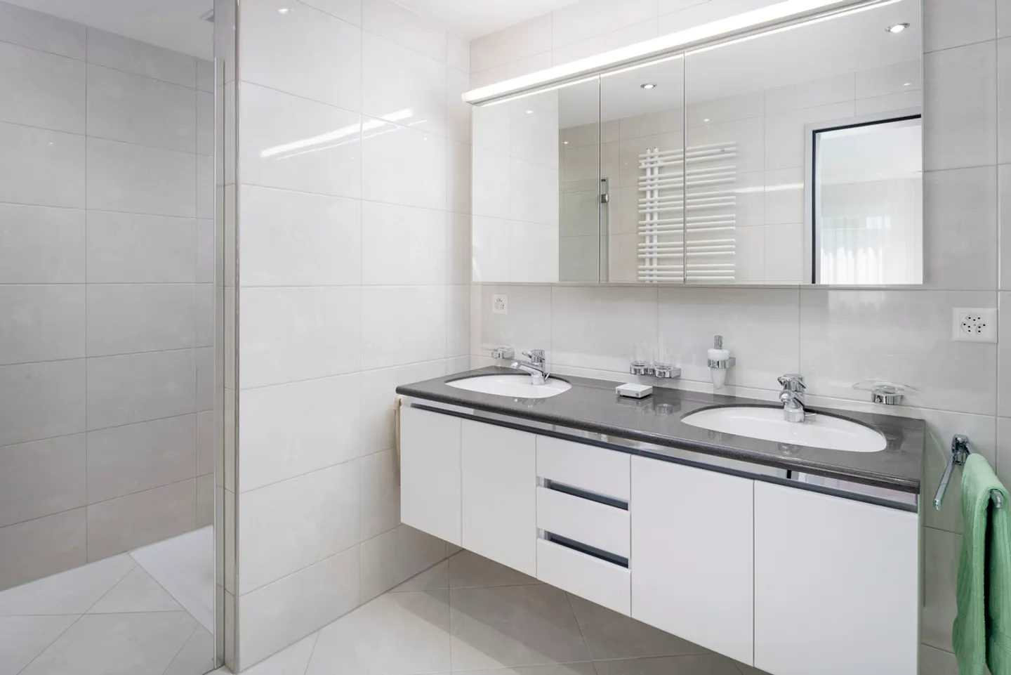 Panoramic view at its finest: Top-modern single-family house with pool - Photo 7 of 11