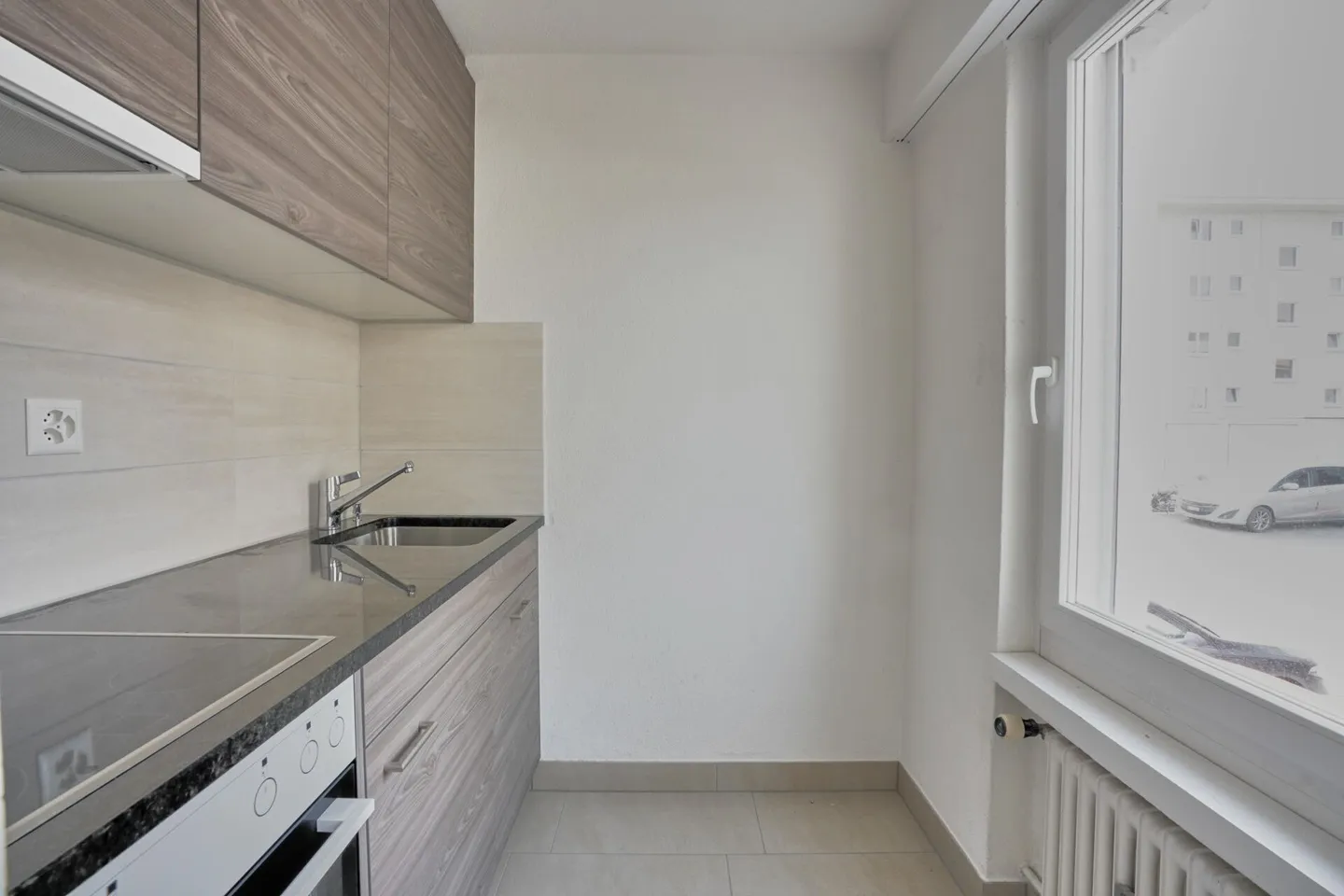 Practical single apartment in a central location - Photo 2 of 7