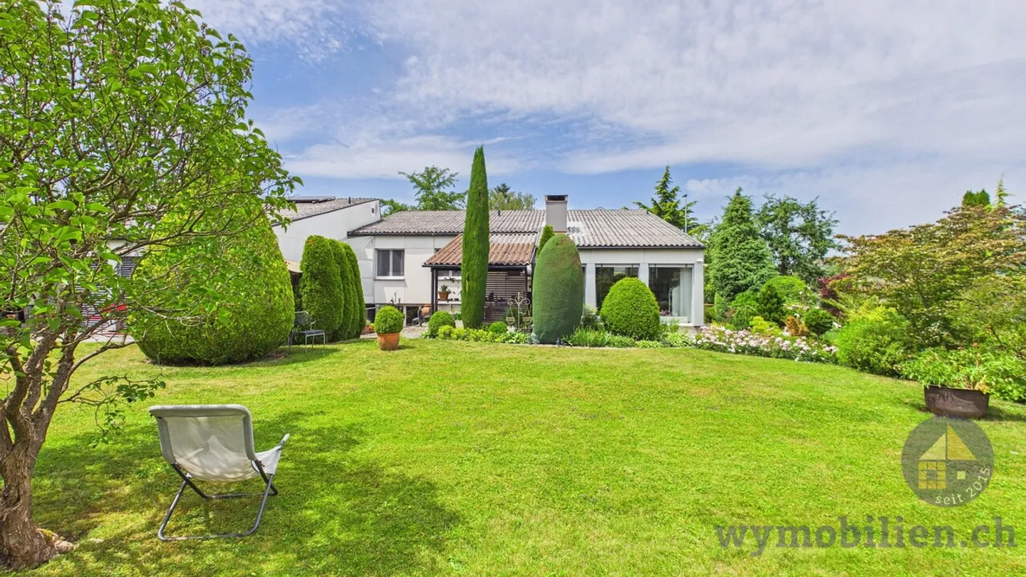 Casa con architettura unica e giardino da sogno - Foto 1 di 21