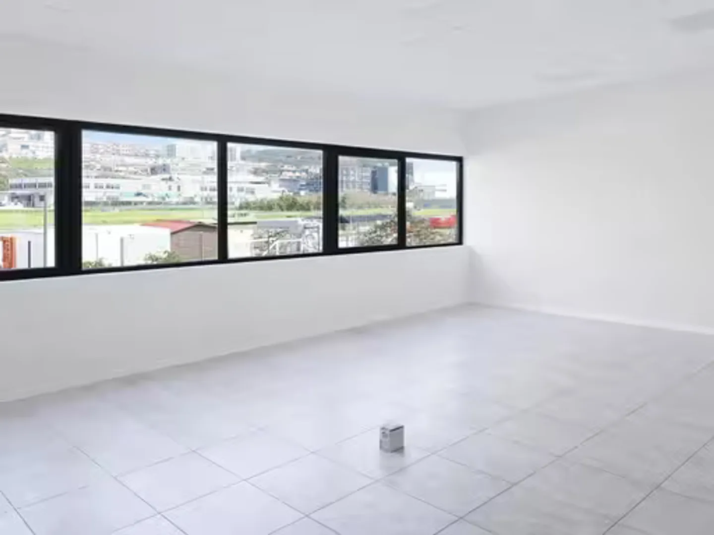 Espace Commercial pour Bureau/Showroom - Photo 4 sur 6