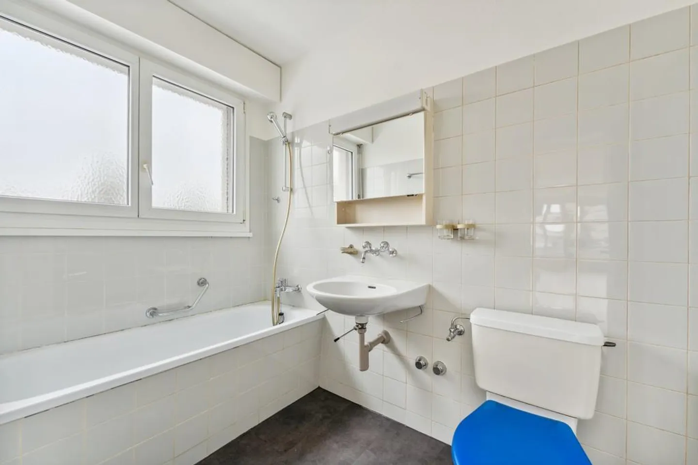 Attic apartment in a central location in Bern-Bümpliz - Photo 3 of 8