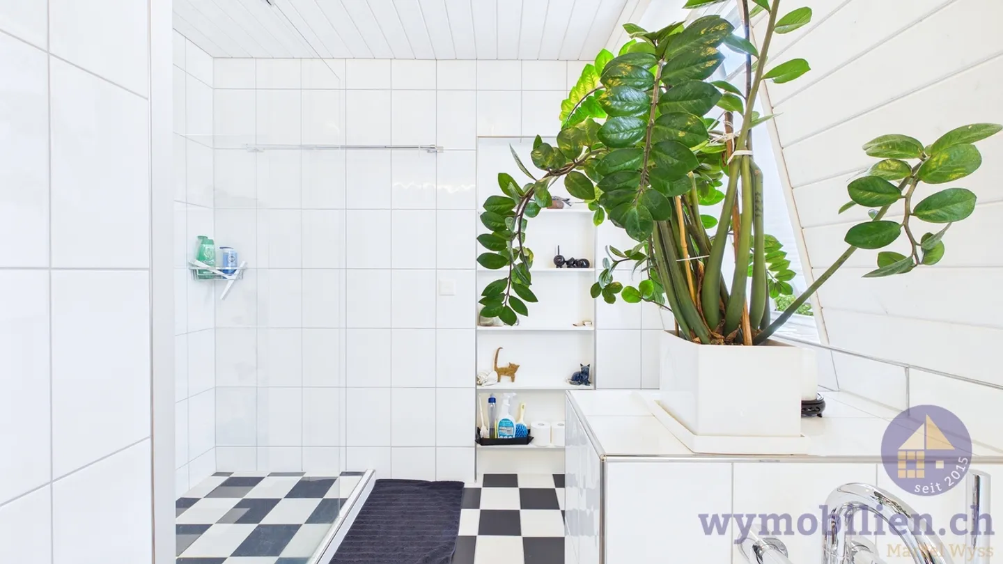 Casa con architettura unica e giardino da sogno - Foto 10 di 21