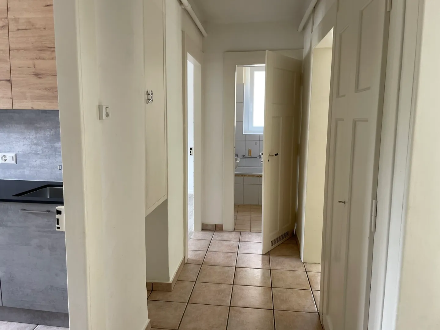 JEANNERET 23, Appartamento 4 Camere 1° Piano Ristrutturato con Balcone - Foto 9 di 10