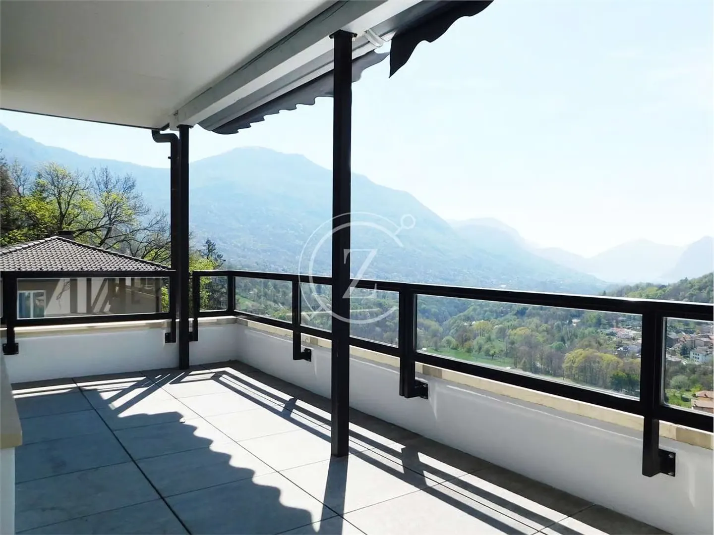 Modernes und helles Penthouse mit Seeblick und Schwimmbad in Cagiallo - Foto 2 von 13