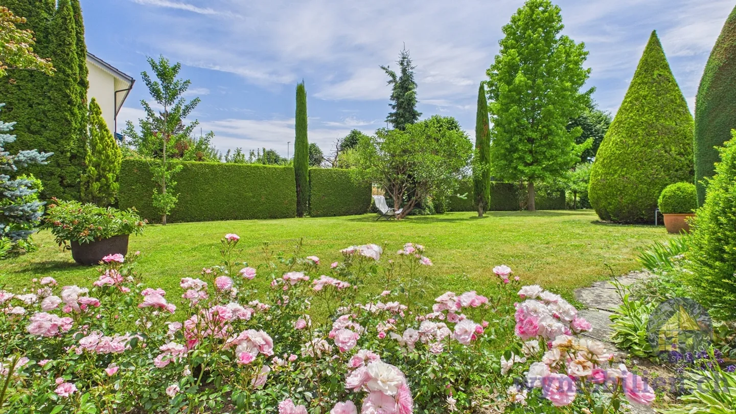 Casa con architettura unica e giardino da sogno - Foto 21 di 21