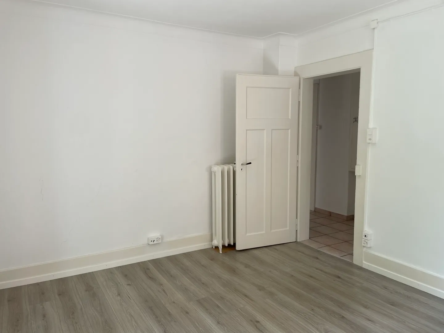 JEANNERET 23, Appartamento 4 Camere 1° Piano Ristrutturato con Balcone - Foto 4 di 10