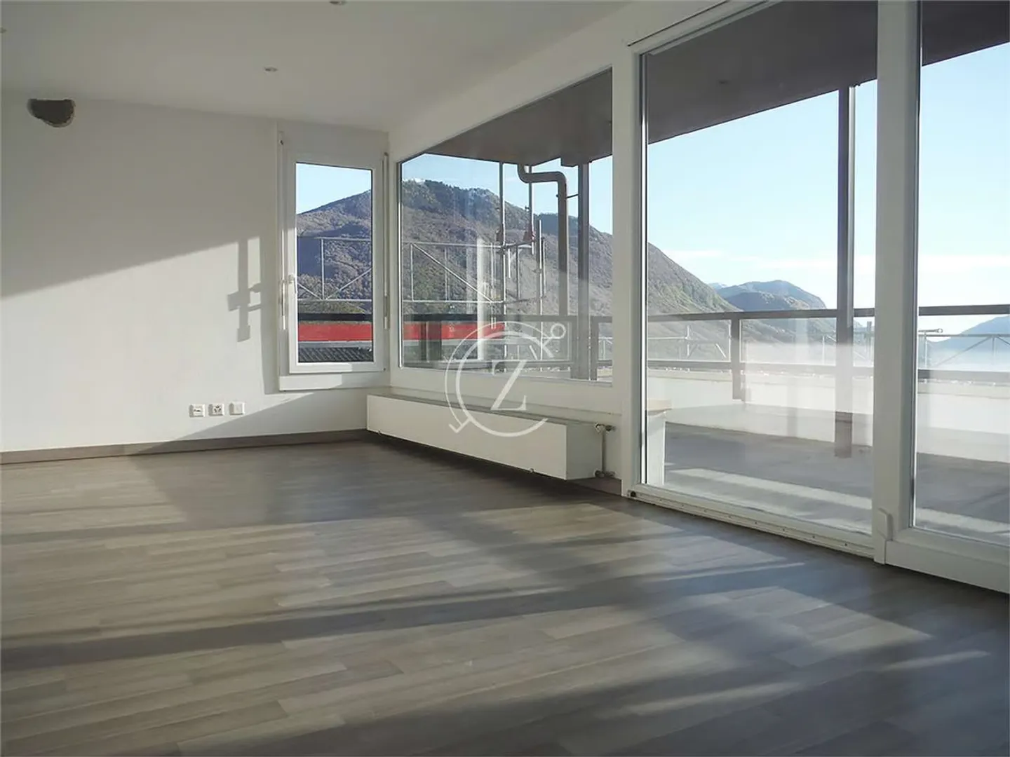 Modernes und helles Penthouse mit Seeblick und Schwimmbad in Cagiallo - Foto 1 von 13
