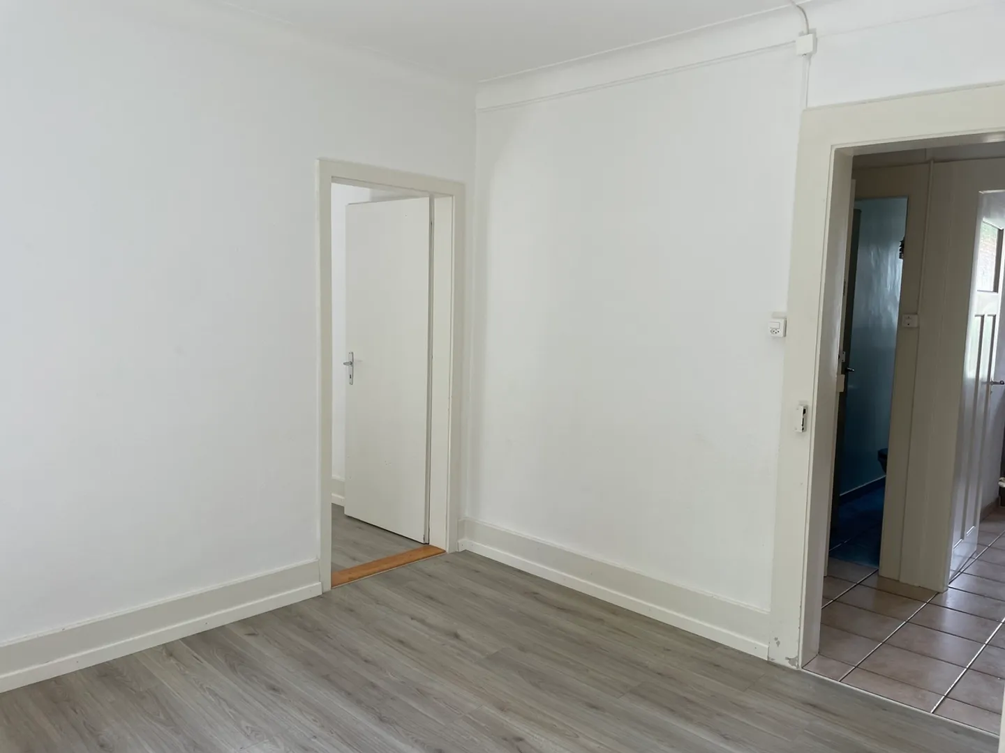 JEANNERET 23, Appartamento 4 Camere 1° Piano Ristrutturato con Balcone - Foto 5 di 10