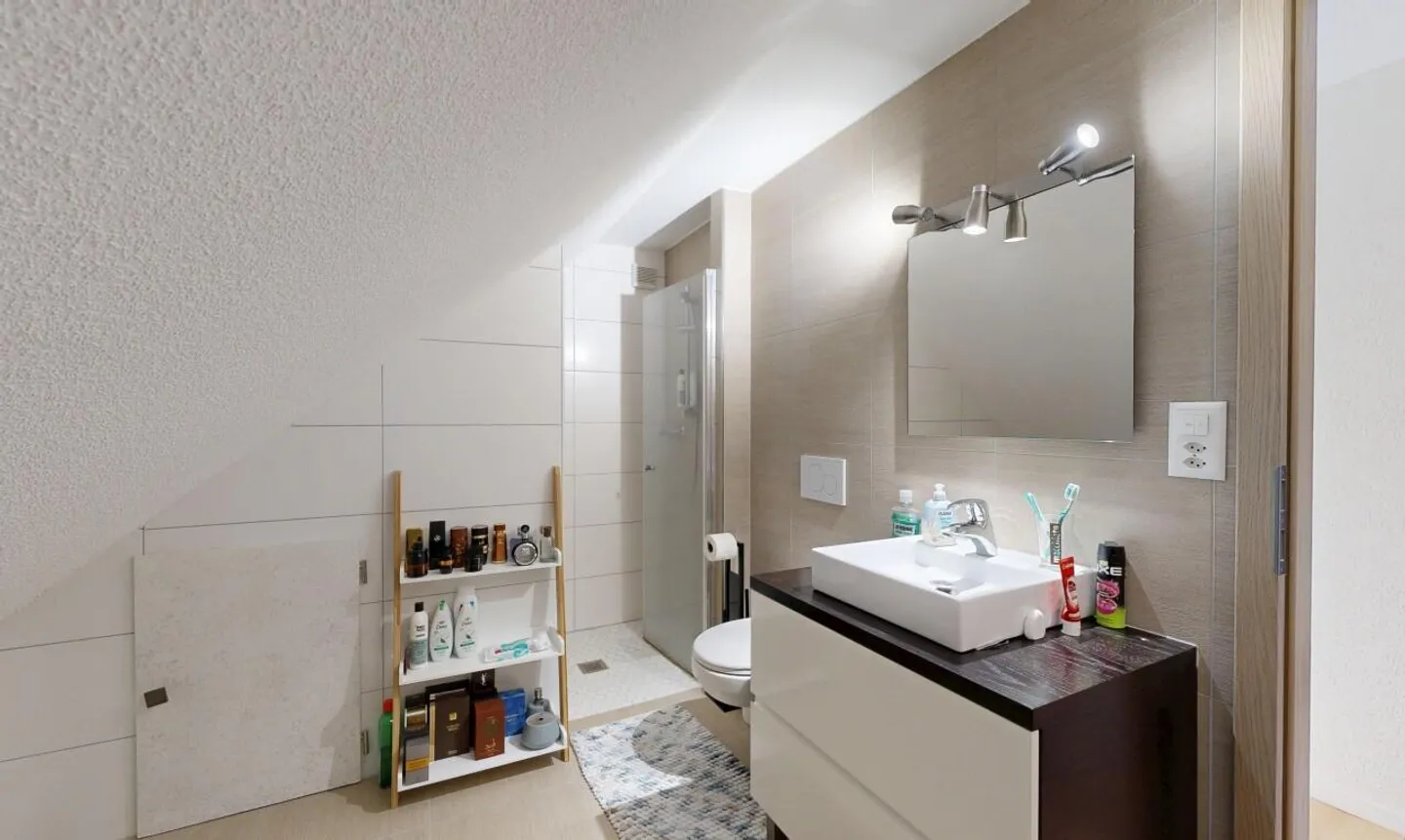 Gebäude mit hervorragender Rendite, vollständig renoviert! - Foto 9 von 11