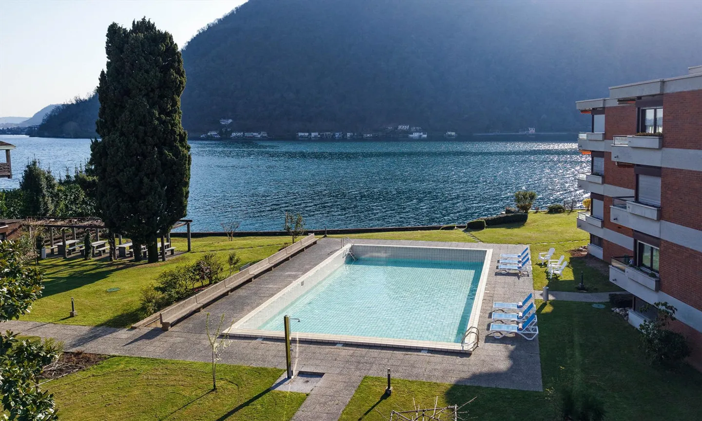 SPLENDIDE ET LUMINEUX 4.5 PIÈCES AVEC PISCINE À MAROGGIA - Photo 9 sur 9