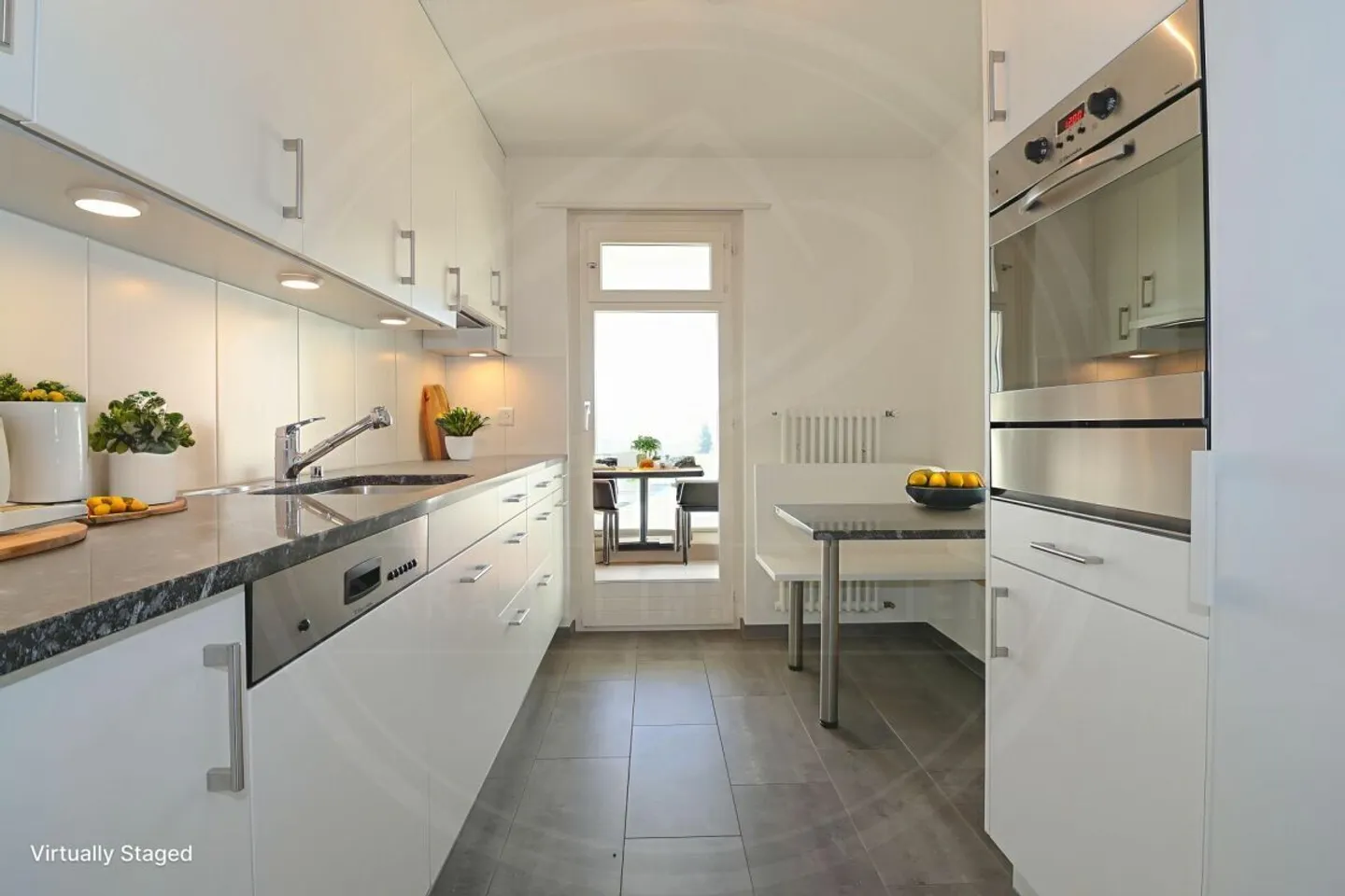 4-room apartment on the 3rd floor with a view and pool - Photo 5 of 11