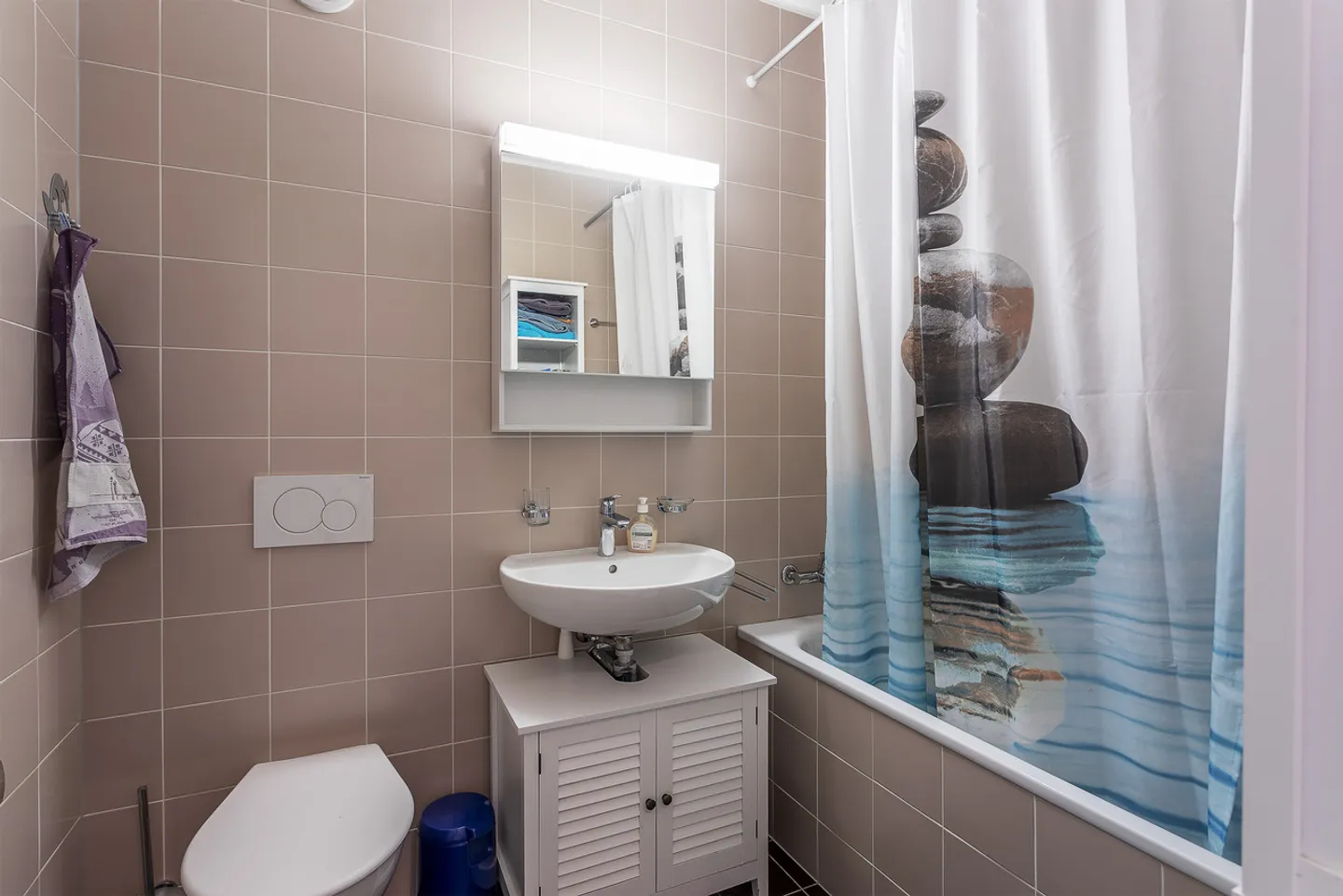 2,5-ZIMMER-WOHNUNG IM 2. STOCK MIT UNTERGRUND-PARKPLATZ - Foto 4 von 8