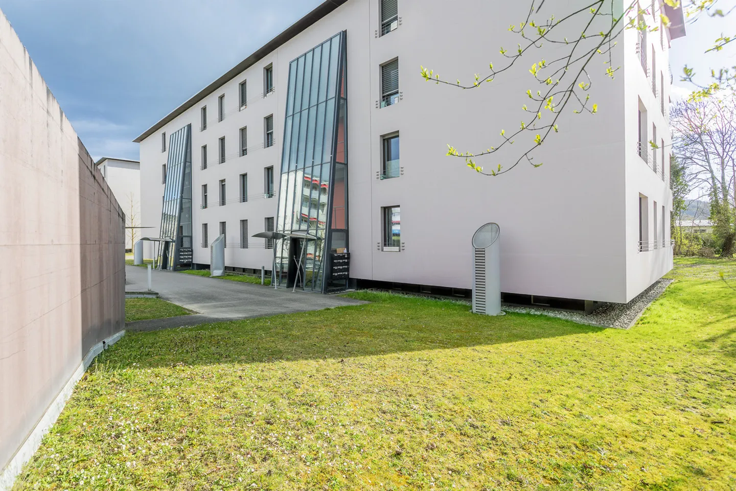 2,5-ZIMMER-WOHNUNG IM 2. STOCK MIT UNTERGRUND-PARKPLATZ - Foto 7 von 8