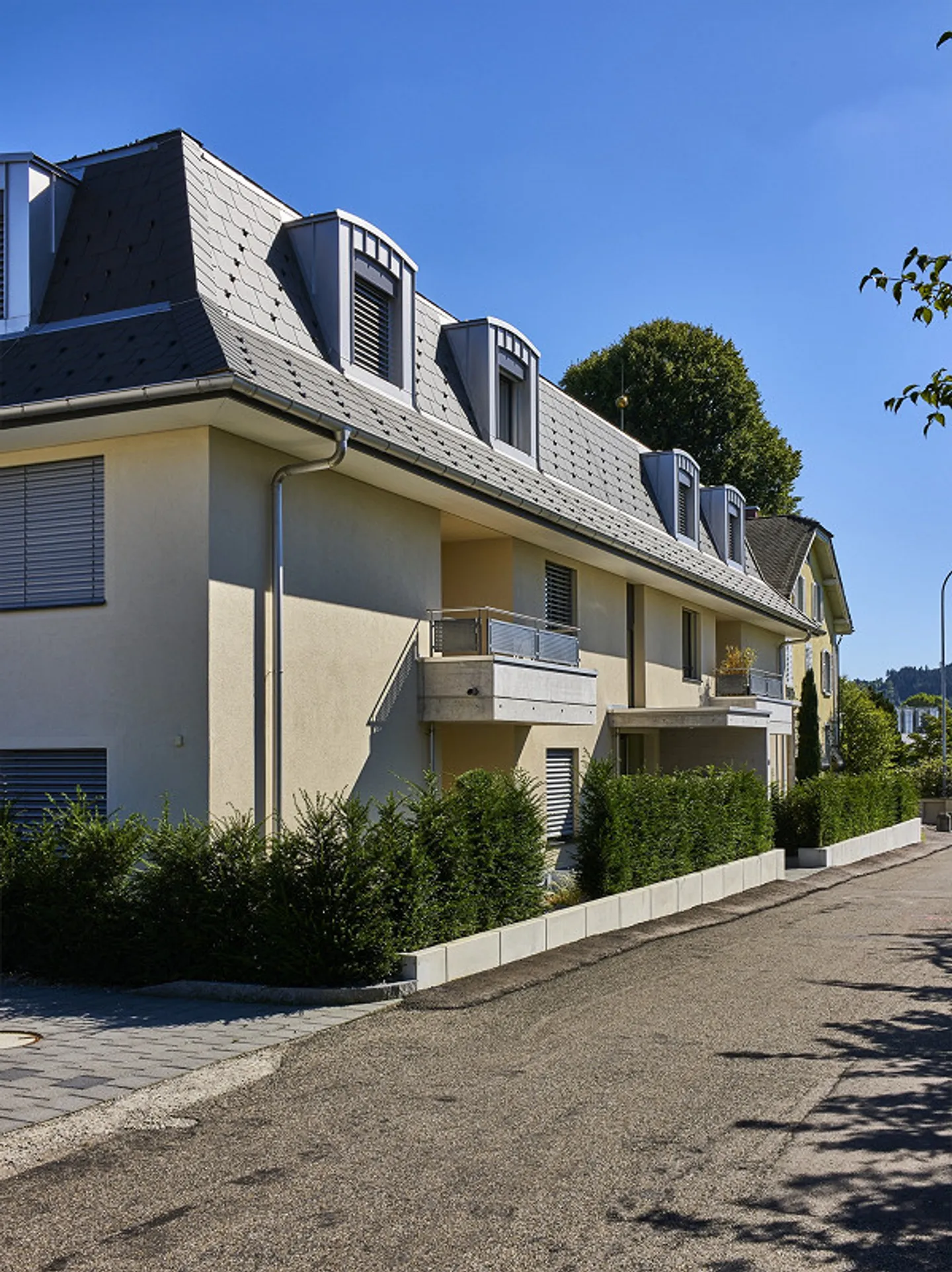Spacieux, lumineux, calme et verdoyant, rez-de-chaussée à droite, 132m² - Photo 4 sur 24