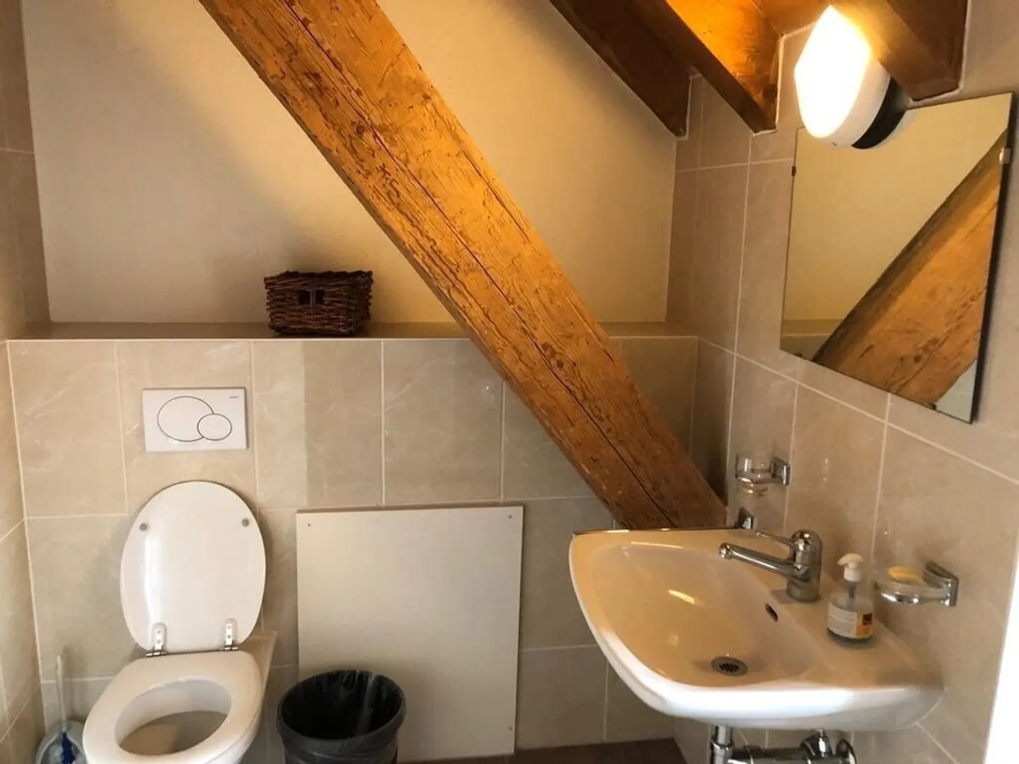 Camera indipendente affascinante al 2° piano - Foto 3 di 4