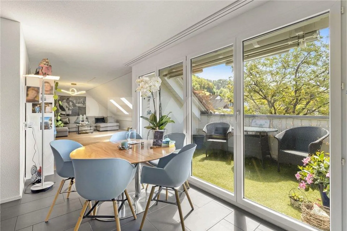 4 ½-Room Maisonette Apartment, Bright, Modern and with Two Balconies - Photo 1 of 13