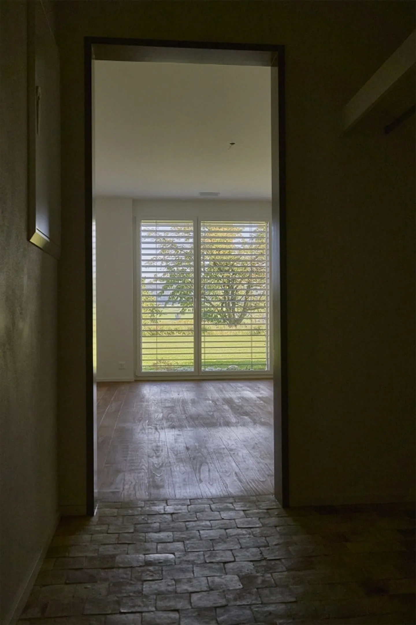 Spacieux, lumineux, calme et verdoyant, rez-de-chaussée à droite, 132m² - Photo 11 sur 24