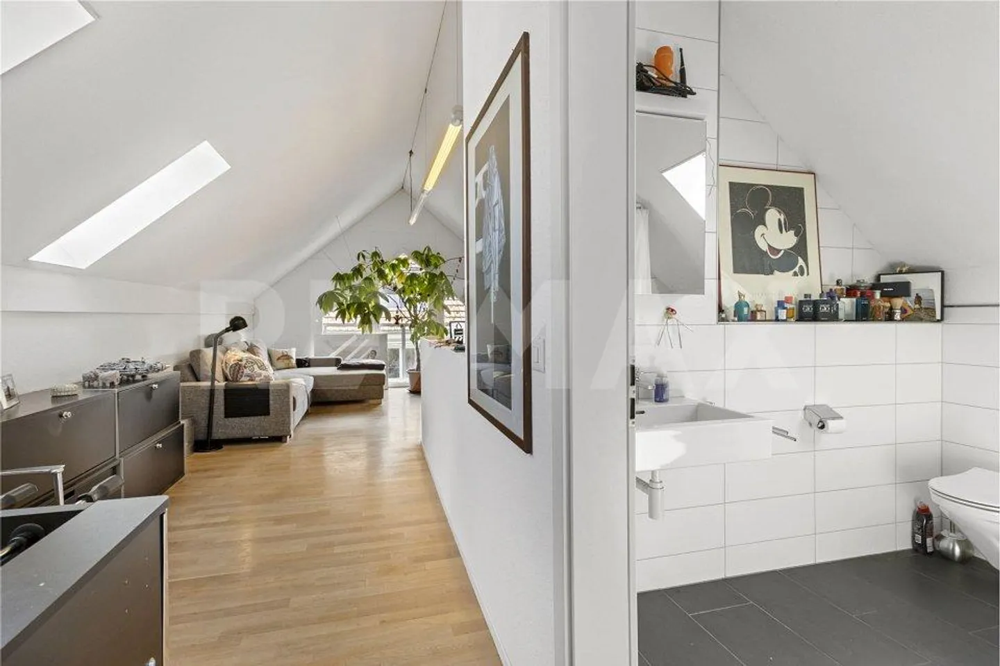 4 ½-Room Maisonette Apartment, Bright, Modern and with Two Balconies - Photo 10 of 13