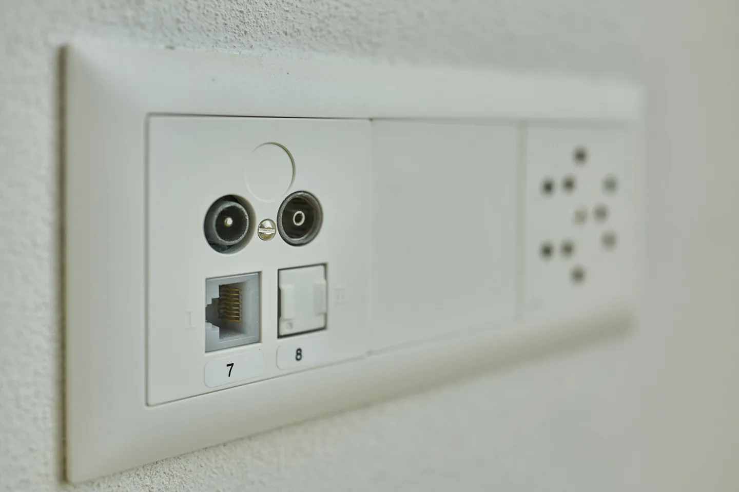 Spacieux, lumineux, calme et verdoyant, rez-de-chaussée à droite, 132m² - Photo 22 sur 24