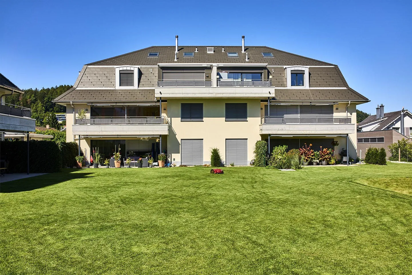 Spacieux, lumineux, calme et verdoyant, rez-de-chaussée à droite, 132m² - Photo 23 sur 24