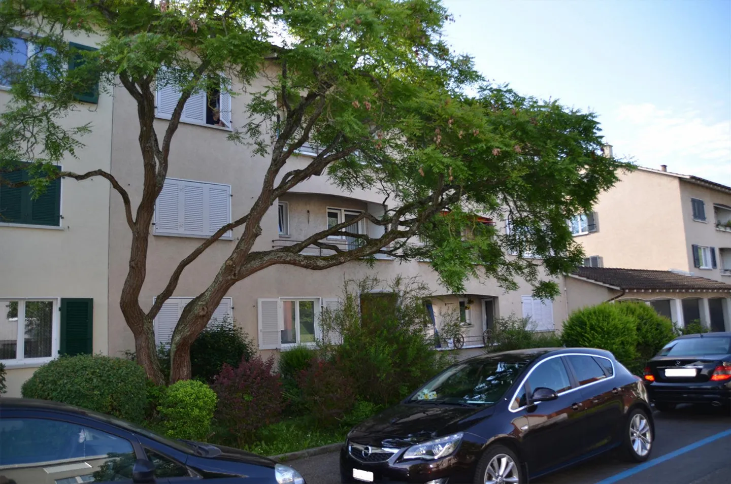 Appartement 4 pièces fraîchement rénové dans un emplacement calme à Binningen - Photo 1 sur 12