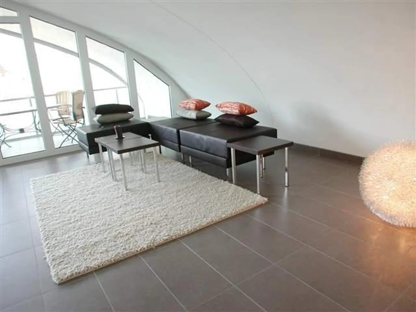 Dachwohnung mit großem Balkon - Foto 4 von 10