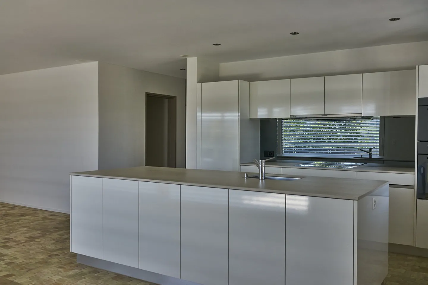 Spacieux, lumineux, calme et verdoyant, rez-de-chaussée à droite, 132m² - Photo 16 sur 24