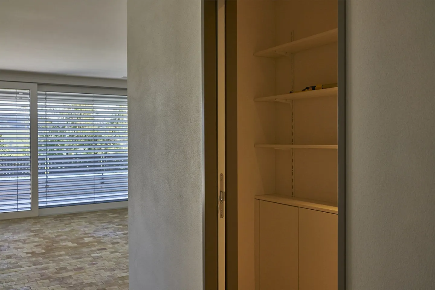 Spacieux, lumineux, calme et verdoyant, rez-de-chaussée à droite, 132m² - Photo 17 sur 24