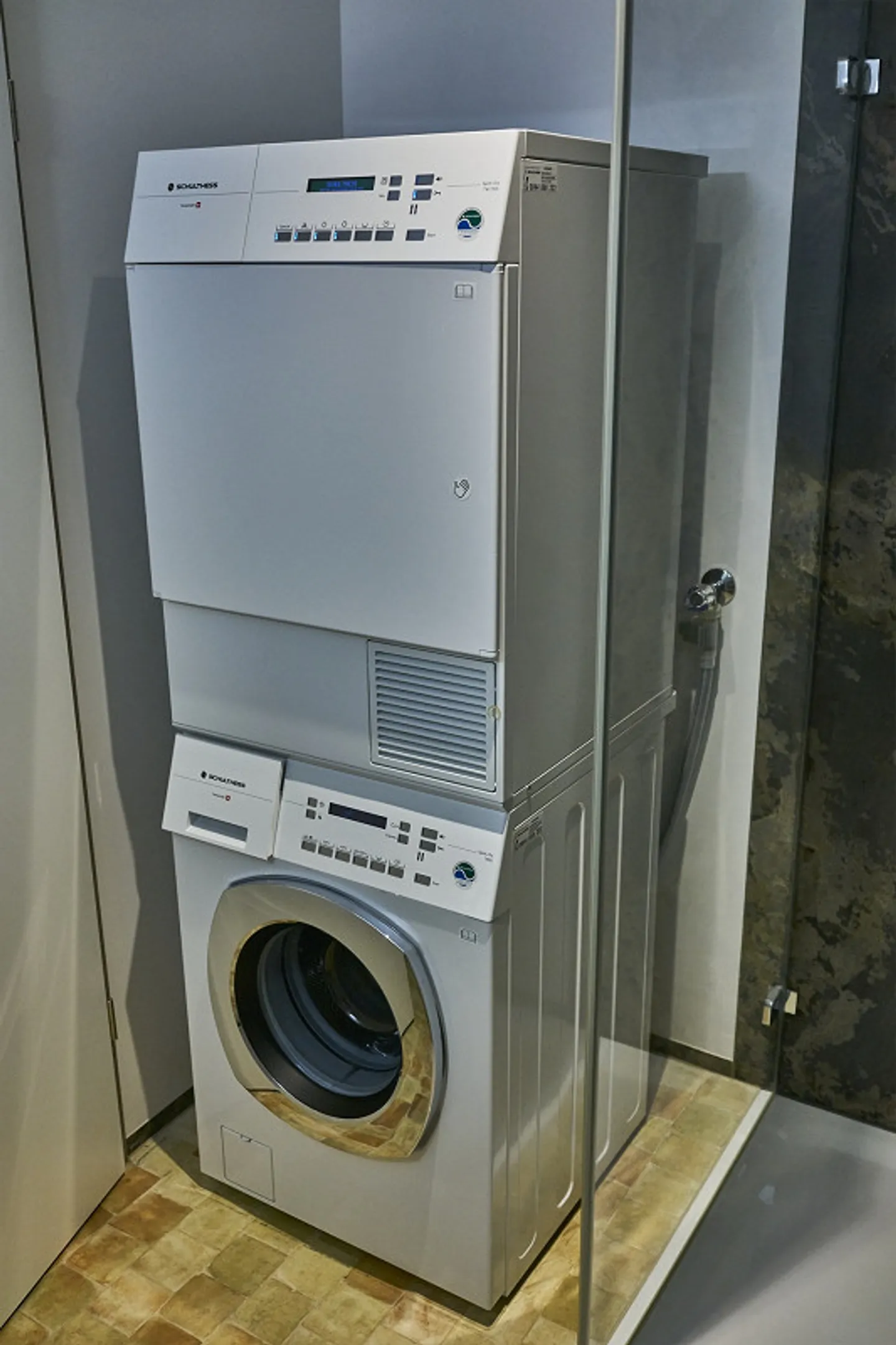 Spacieux, lumineux, calme et verdoyant, rez-de-chaussée à droite, 132m² - Photo 18 sur 24