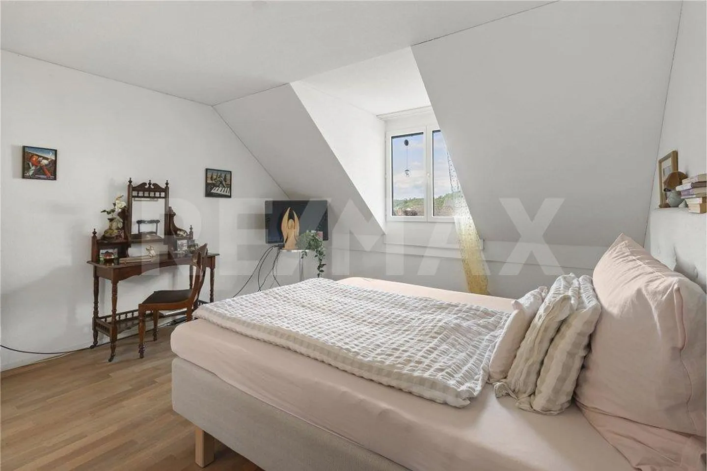 4 ½-Room Maisonette Apartment, Bright, Modern and with Two Balconies - Photo 7 of 13