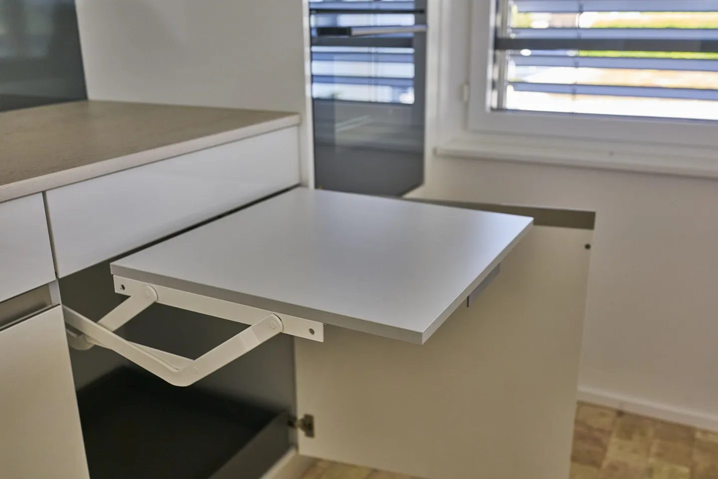 Spacieux, lumineux, calme et verdoyant, rez-de-chaussée à droite, 132m² - Photo 19 sur 24