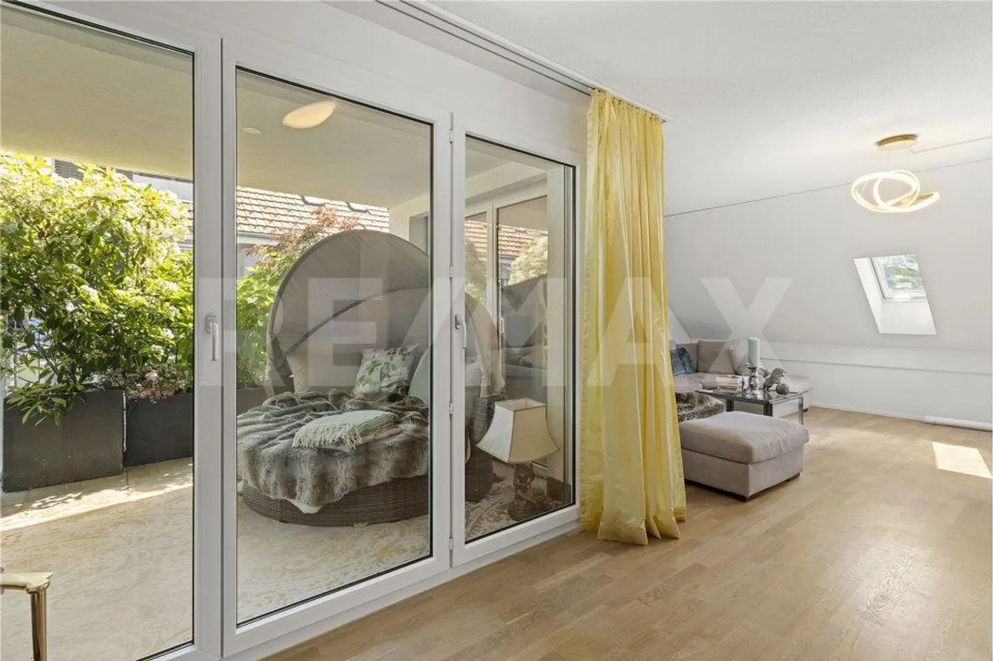 4 ½-Room Maisonette Apartment, Bright, Modern and with Two Balconies - Photo 8 of 13
