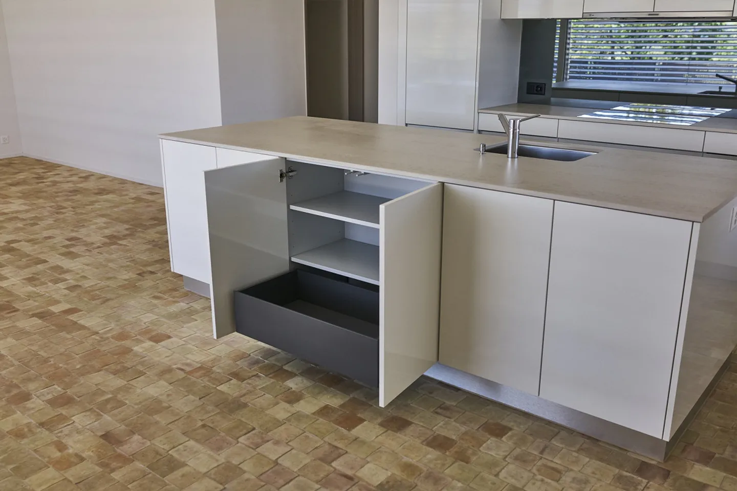 Spacieux, lumineux, calme et verdoyant, rez-de-chaussée à droite, 132m² - Photo 21 sur 24