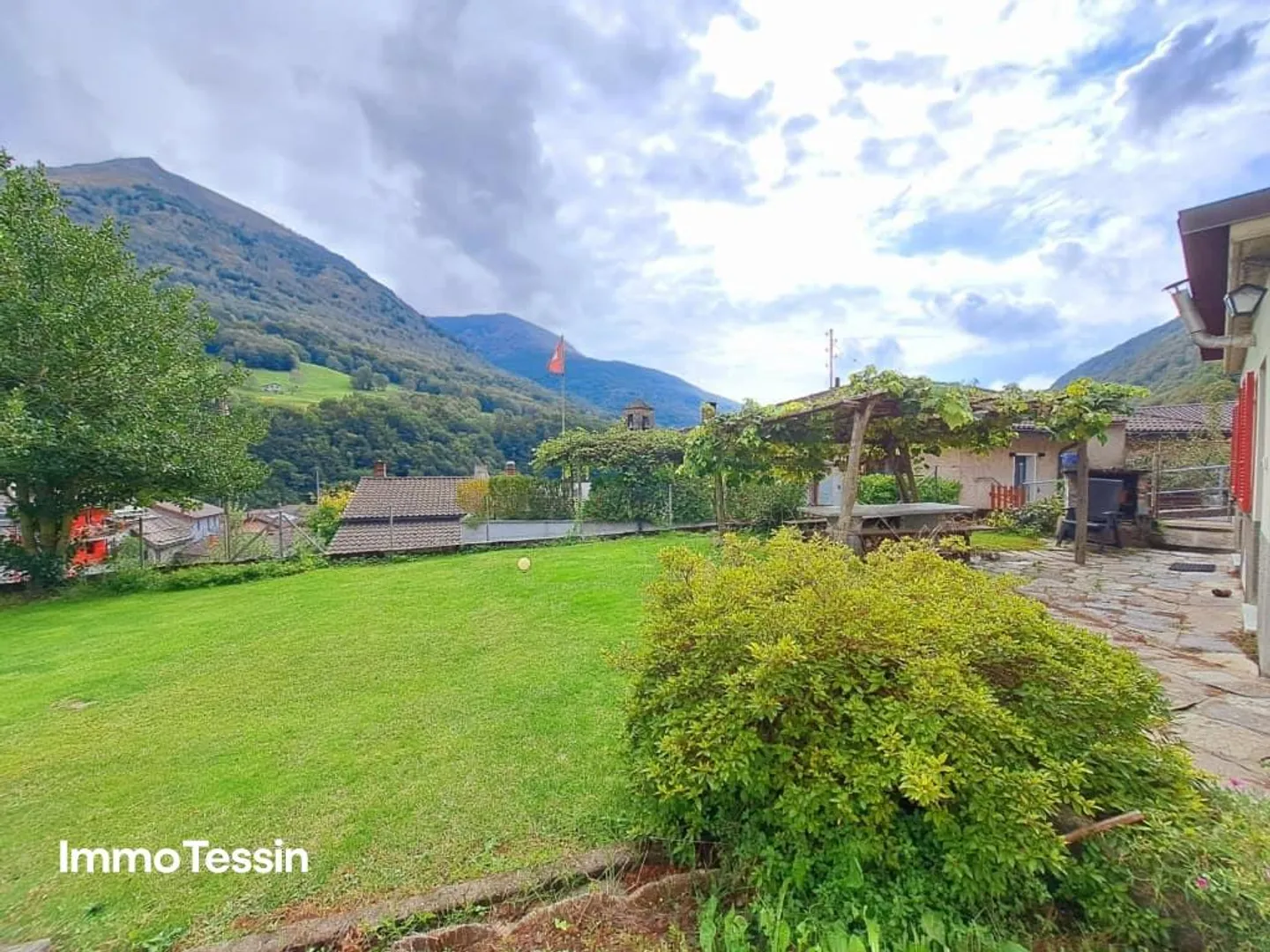 Charming Ticino House with Large Garden, Grottino & Panoramic Views - Photo 5 of 13