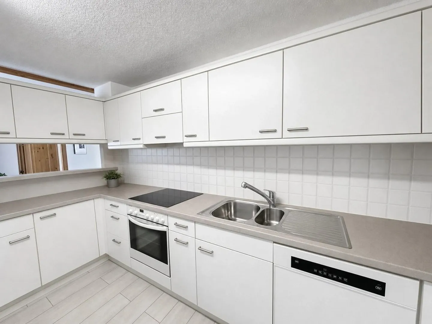 4.5 room apartment/bungalow with garden in a quiet single-family home neighborhood - Photo 6 of 18