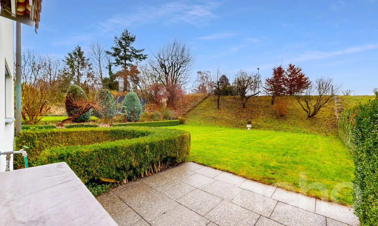 Spacious house with garden, double garage and 30 km/h zone - Photo 3 of 11