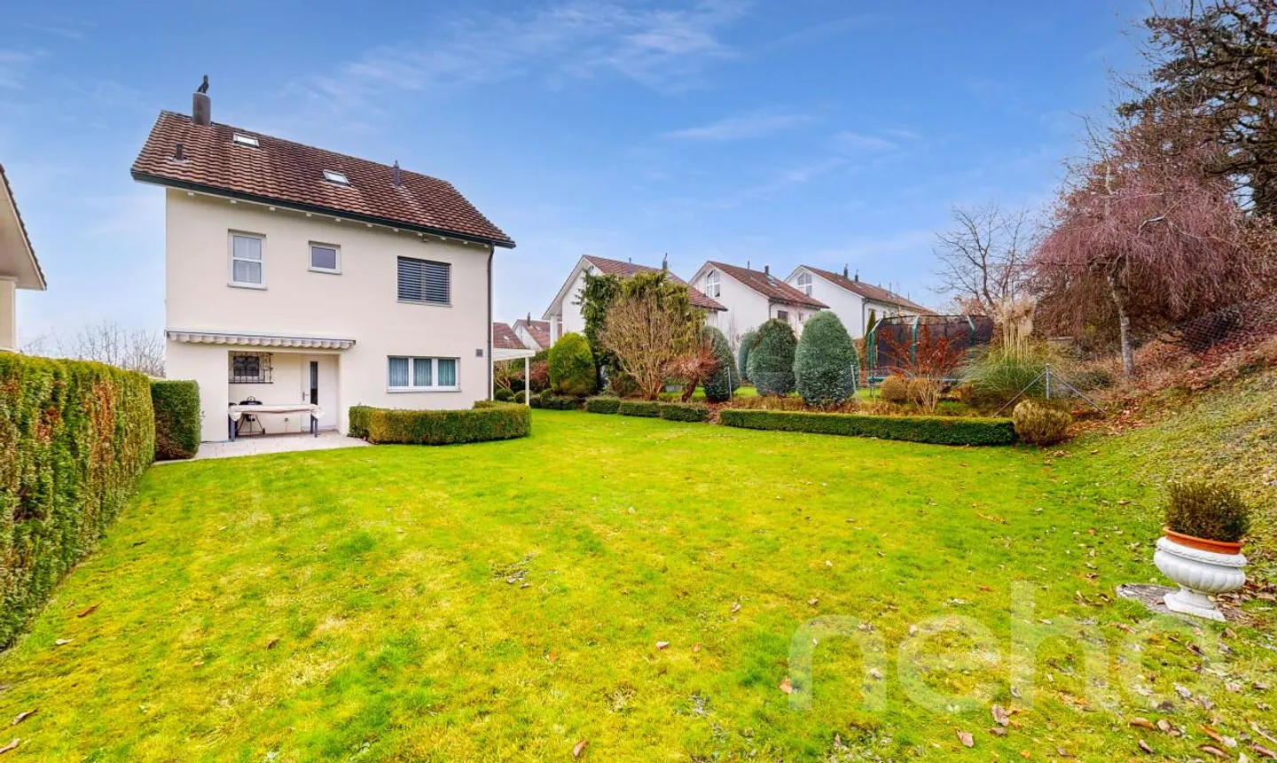 Spacious house with garden, double garage and 30 km/h zone - Photo 4 of 11