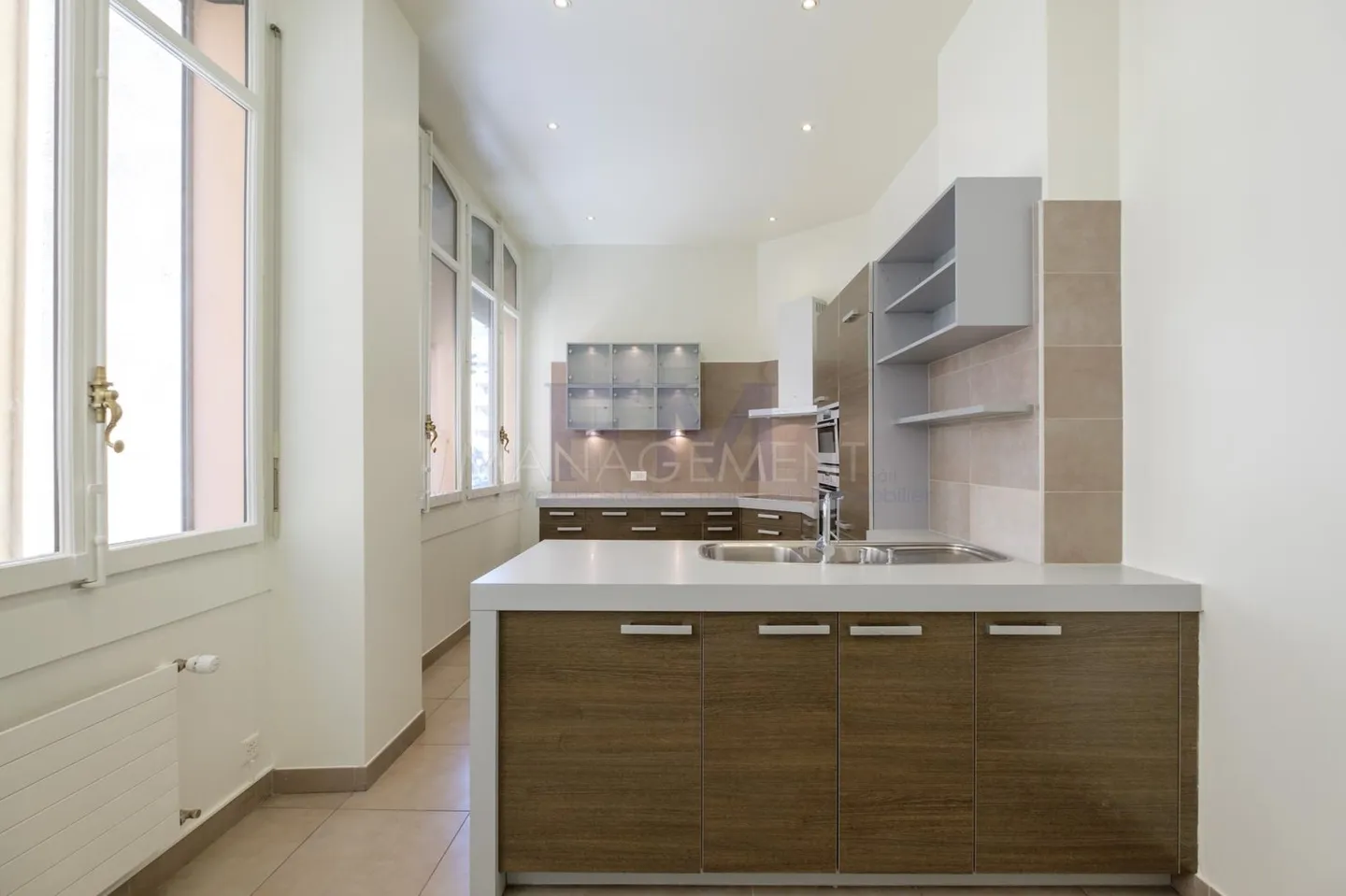 Bd des Tranchées, 9 rooms, on the ground floor with garden, approx. 310m2 - Photo 6 of 13