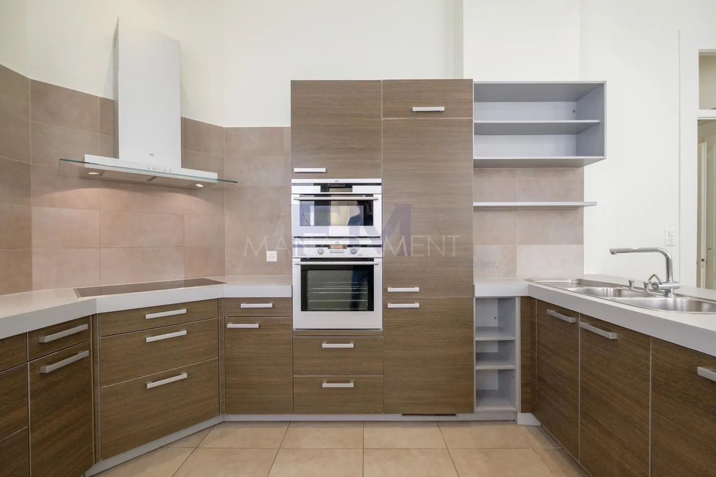 Bd des Tranchées, 9 rooms, on the ground floor with garden, approx. 310m2 - Photo 7 of 13