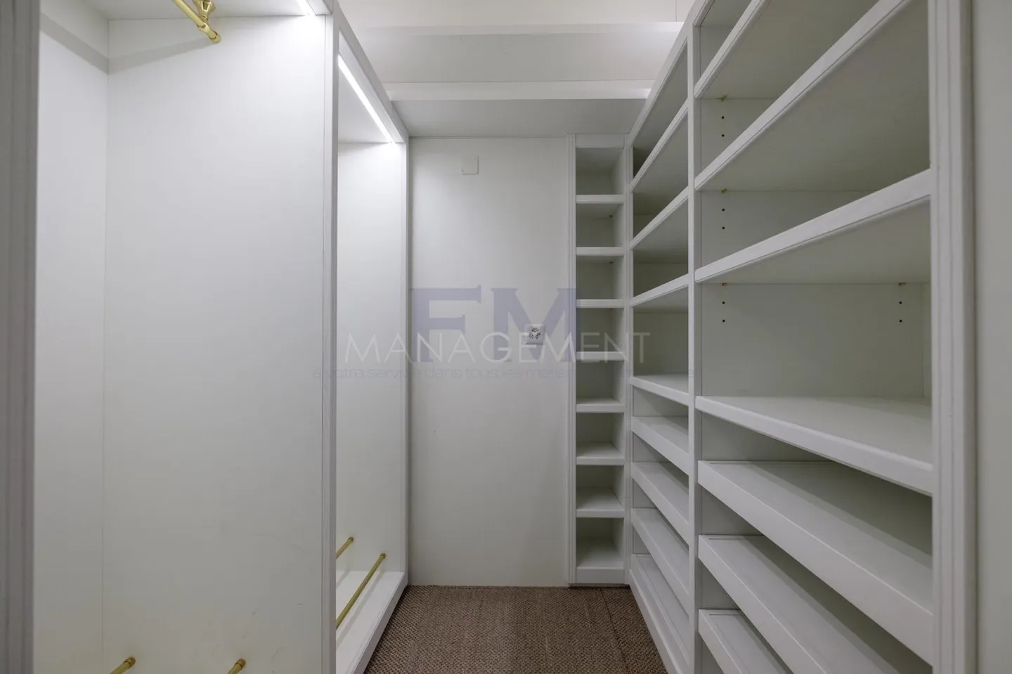 Bd des Tranchées, 9 rooms, on the ground floor with garden, approx. 310m2 - Photo 13 of 13