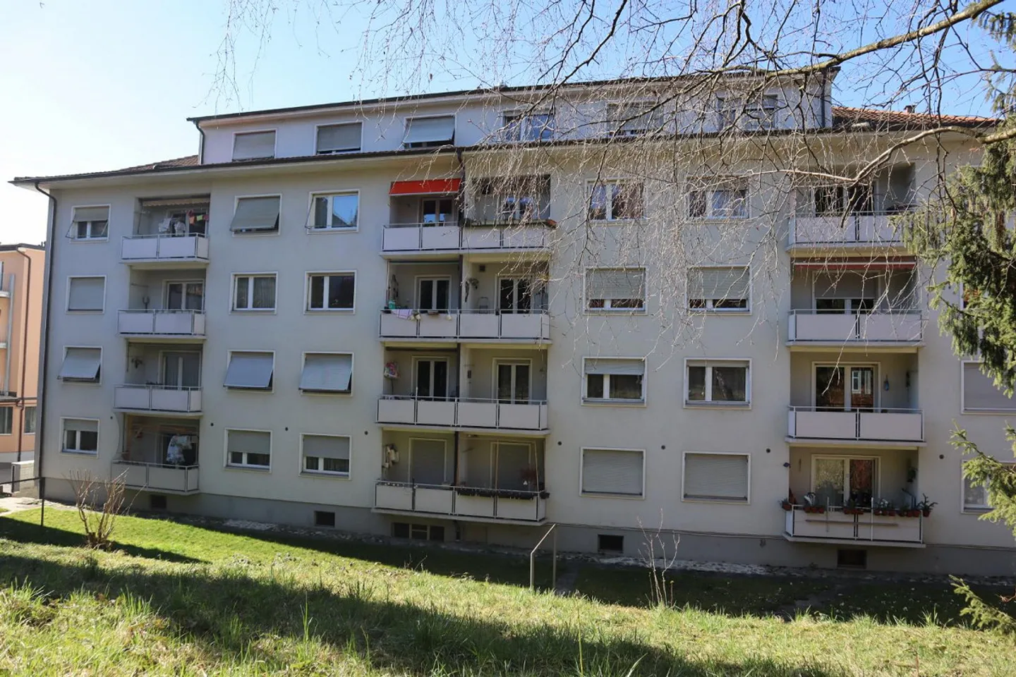 Mehrfamilienhaus mit Investitionspotenzial - Foto 2 von 7