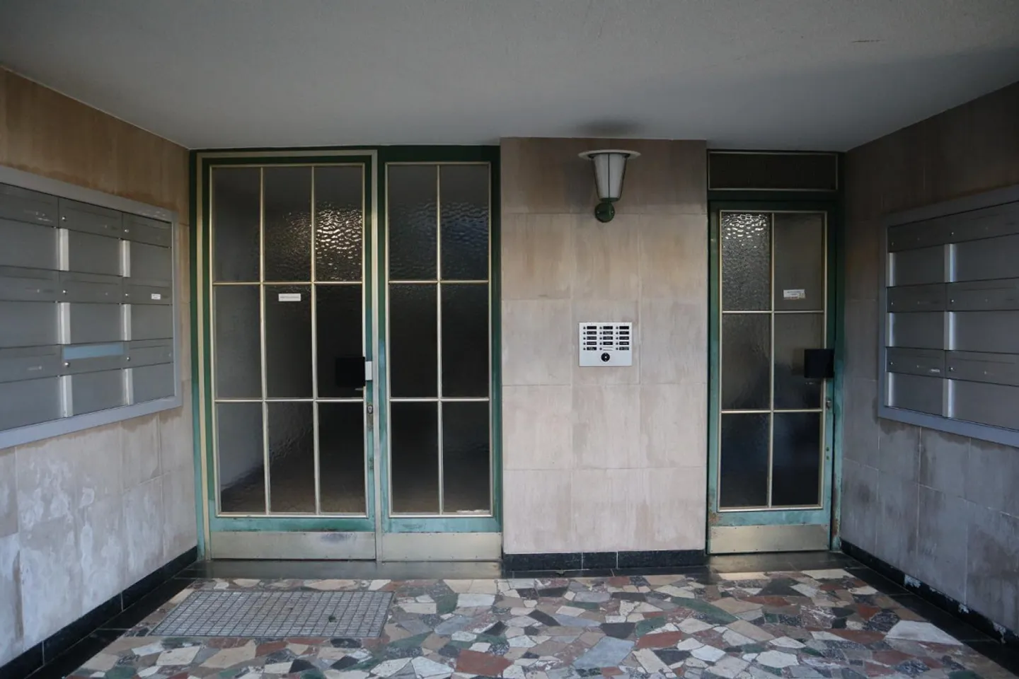 Mehrfamilienhaus mit Investitionspotenzial - Foto 3 von 7